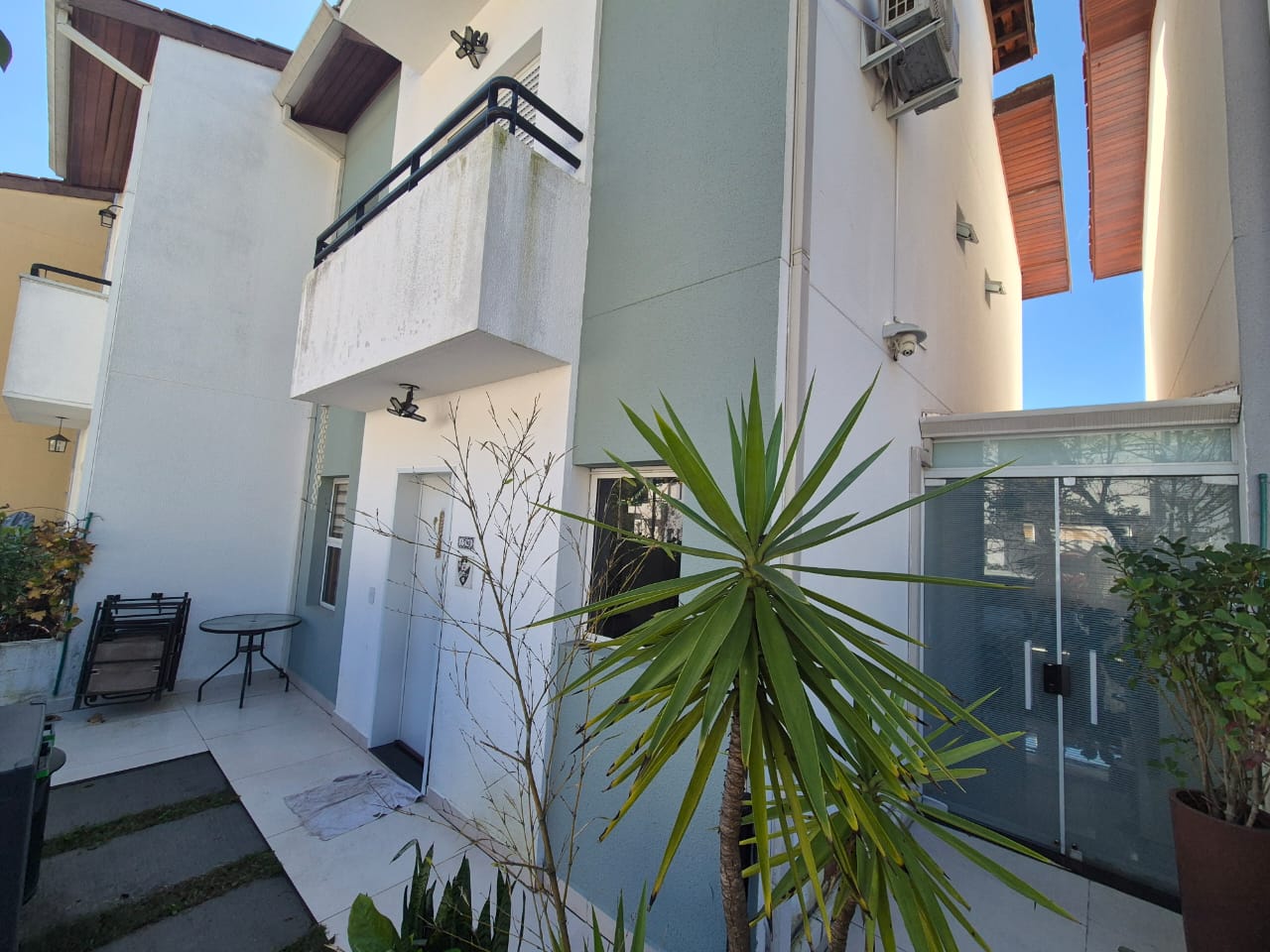 Casa Impecável à venda na Granja Viana, com  3 dormitórios, 153m² por 795.000, foto 1 de 31