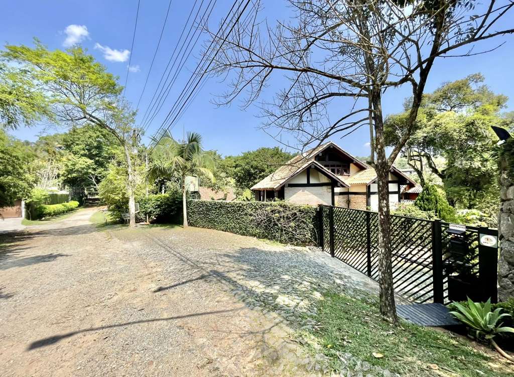 Casa com 3 dormitórios (sendo 1 suíte) / 183,31m² na Granja Viana, foto 1 de 55