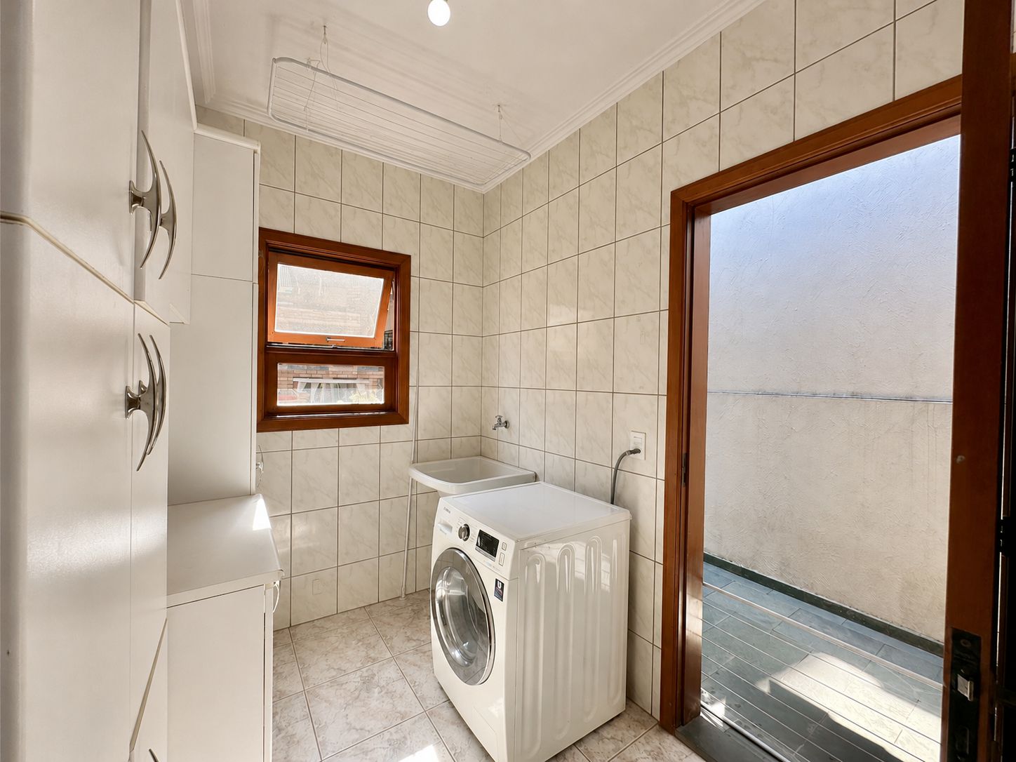 Casa com 3 dormitórios (sendo 1 suíte), lareira, piscina e gourmet, foto 5 de 46