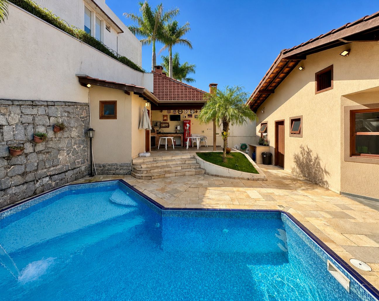 Casa com 3 dormitórios (sendo 1 suíte), lareira, piscina e gourmet, foto 10 de 46