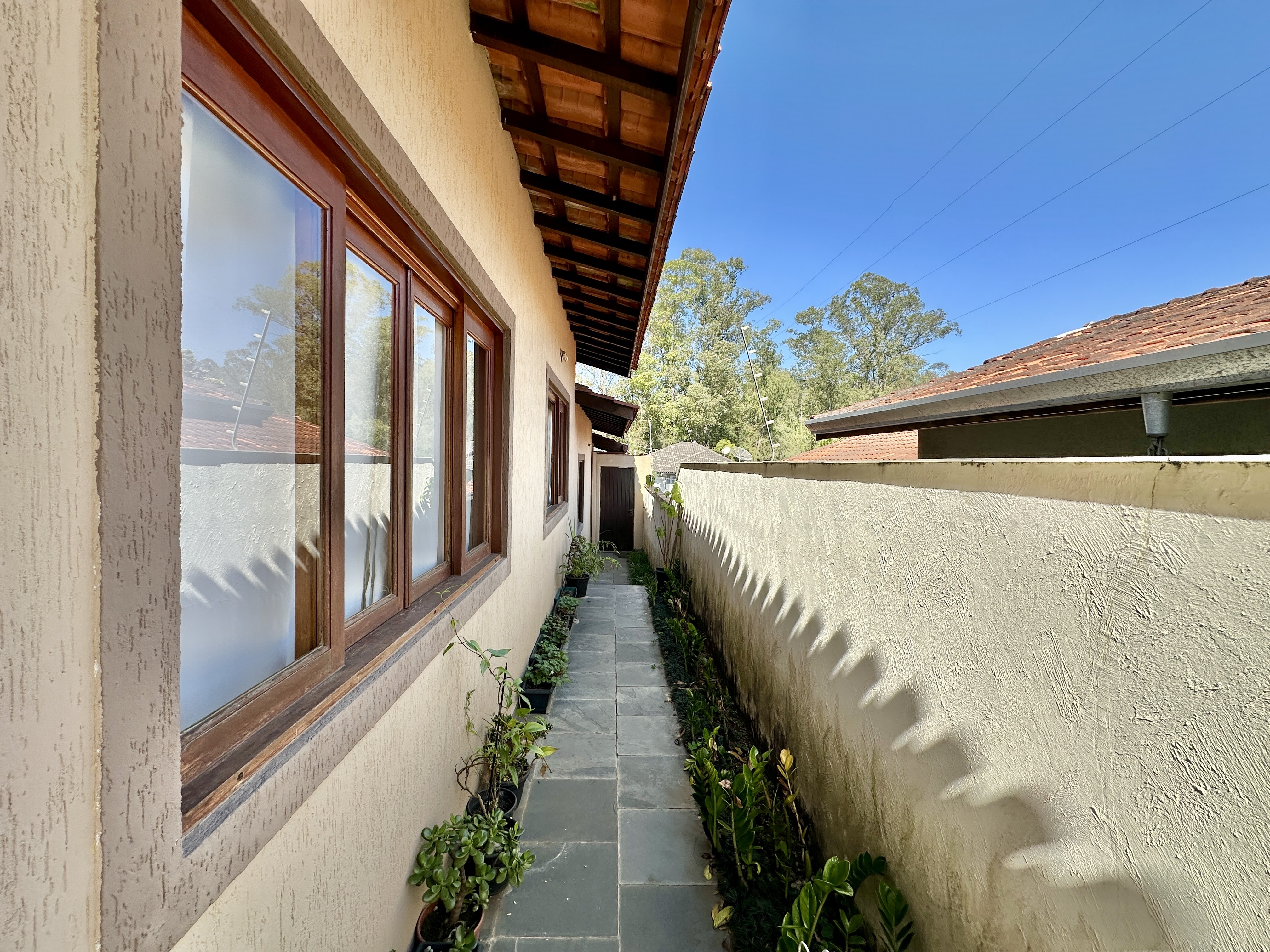 Casa com 3 dormitórios (sendo 1 suíte), lareira, piscina e gourmet, foto 19 de 46