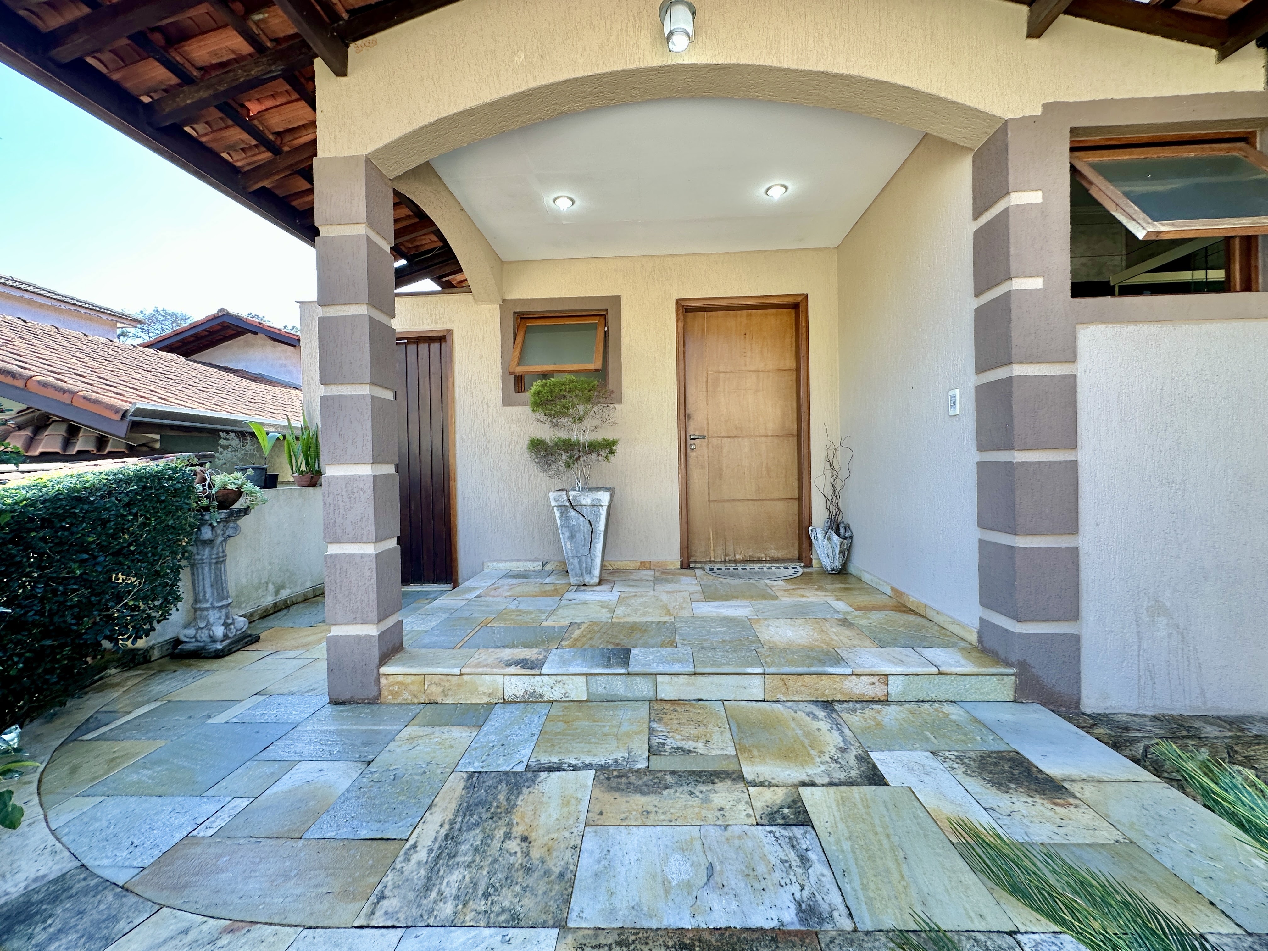 Casa com 3 dormitórios (sendo 1 suíte), lareira, piscina e gourmet, foto 25 de 46
