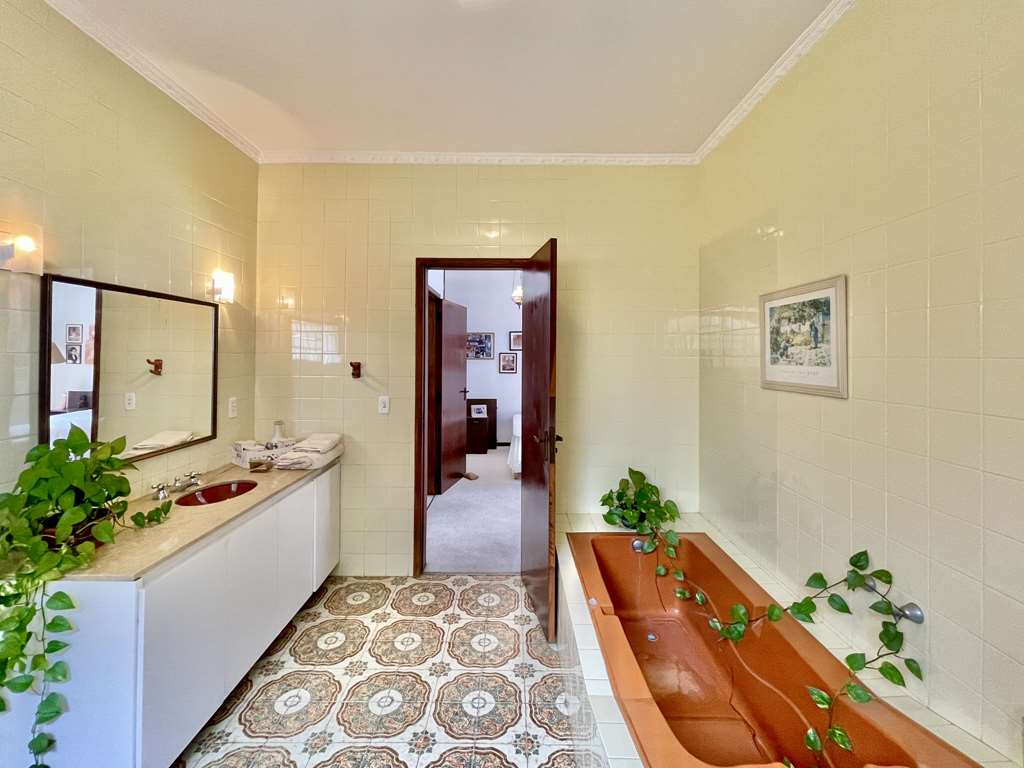 Casa 100% TÉRREA! 3 dormitórios/1 suíte + ap. hóspedes, em 6.370 m²!, foto 28 de 55