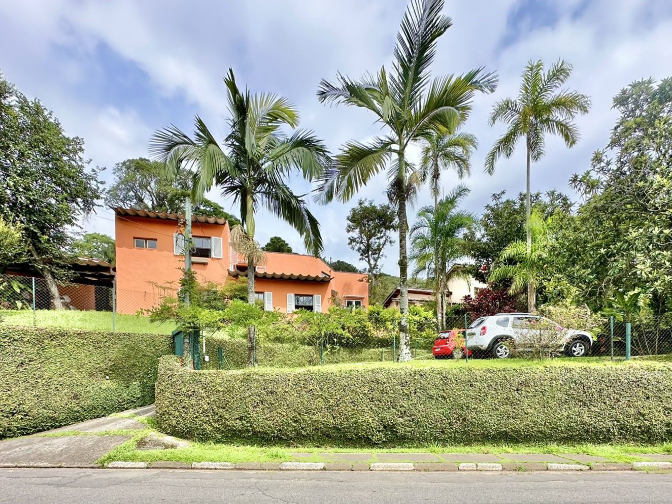 Casa com 4 dormitórios / sendo 1 suíte / Granja Viana / por 1.493.000,00, foto 1 de 60
