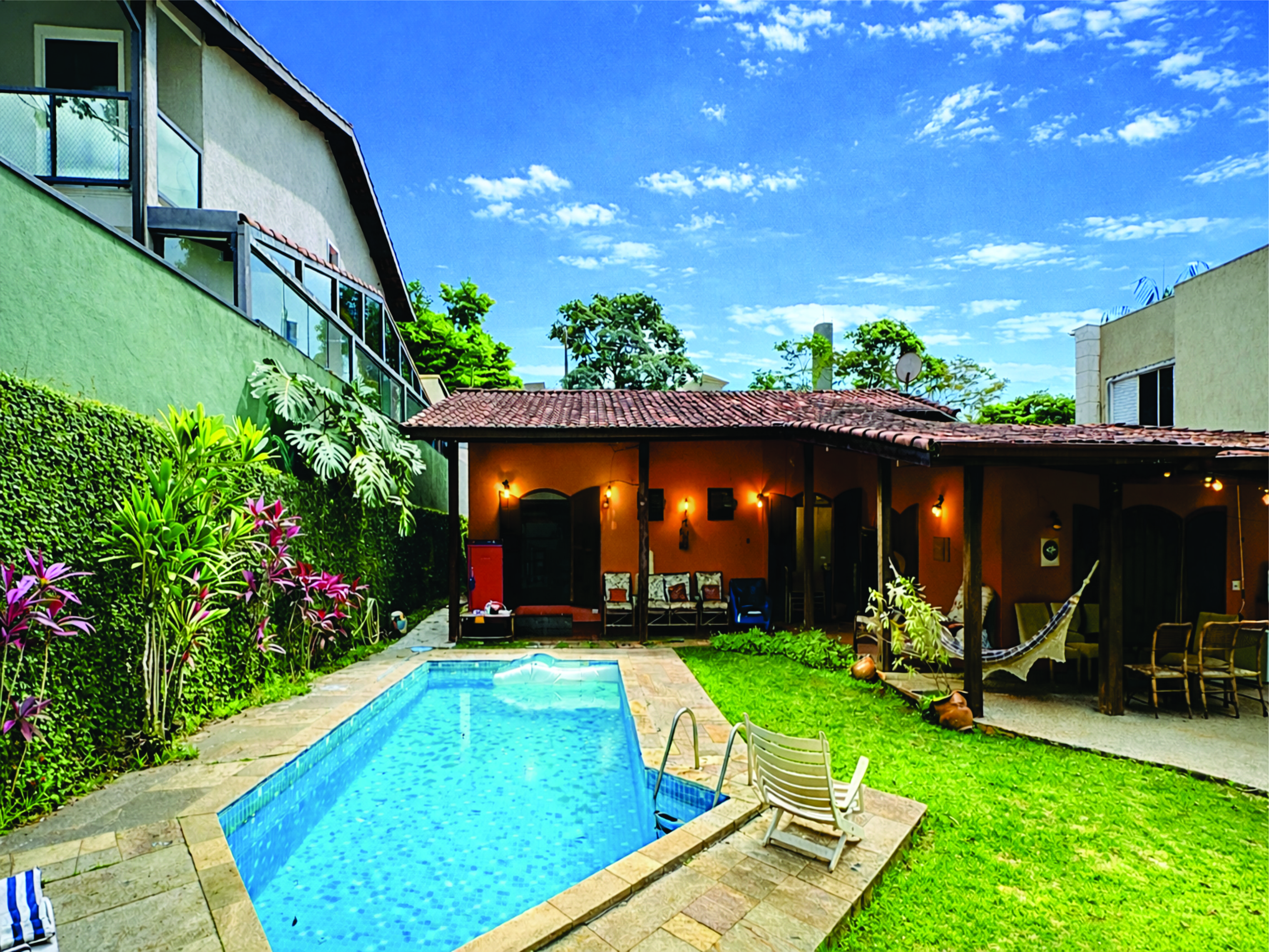 Casa 3 dormitórios / 1suíte. TÉRREA, privacidade, avarandada e piscina na Granja Viana, foto 11 de 47