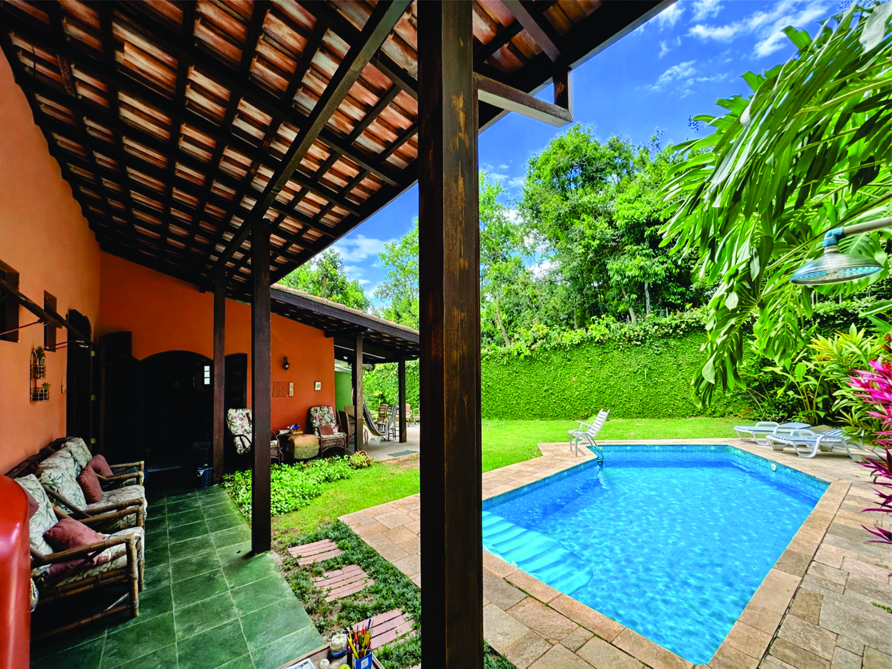 Casa 3 dormitórios / 1suíte. TÉRREA, privacidade, avarandada e piscina na Granja Viana, foto 12 de 47