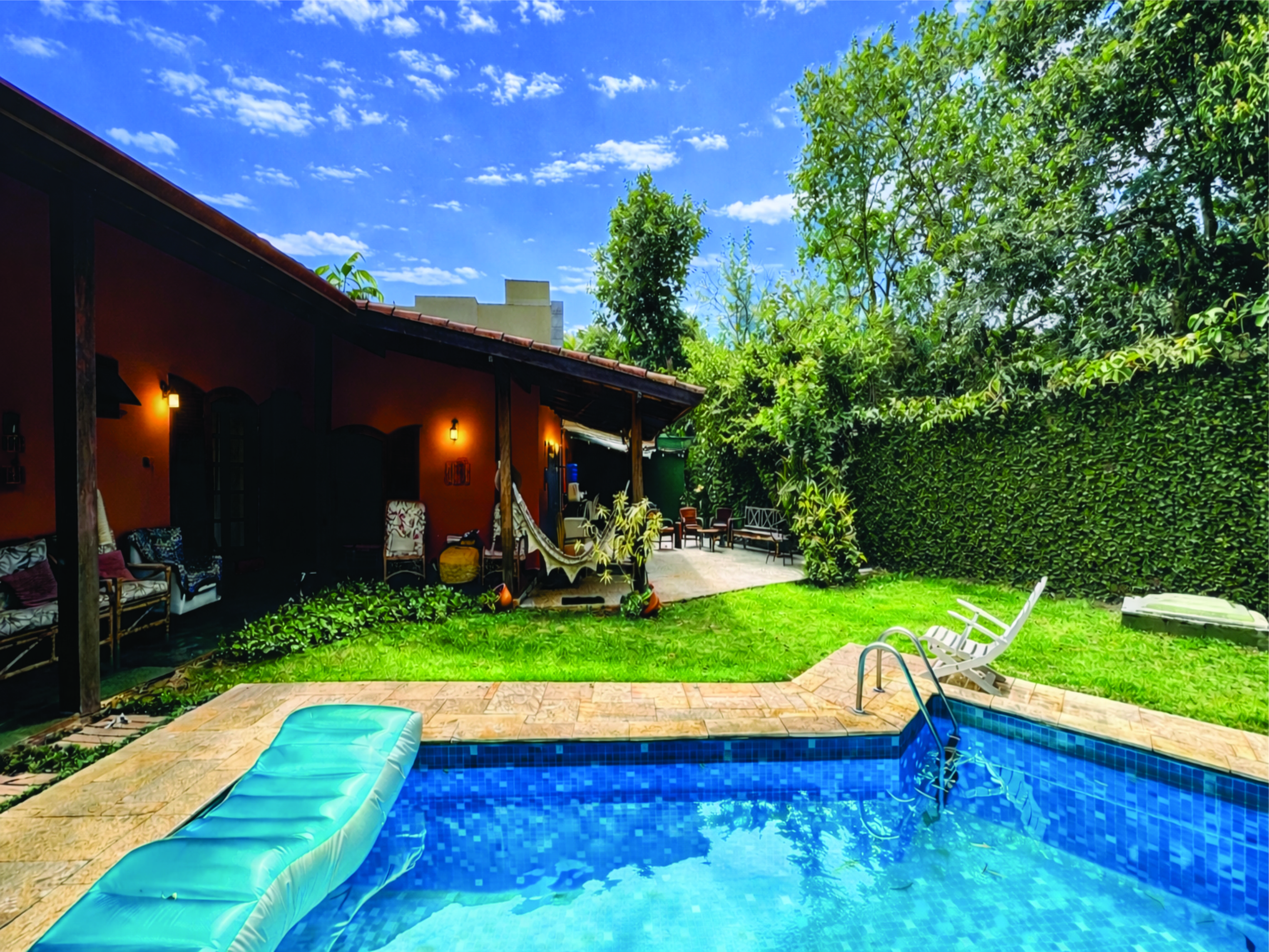 Casa 3 dormitórios / 1suíte. TÉRREA, privacidade, avarandada e piscina na Granja Viana, foto 13 de 47