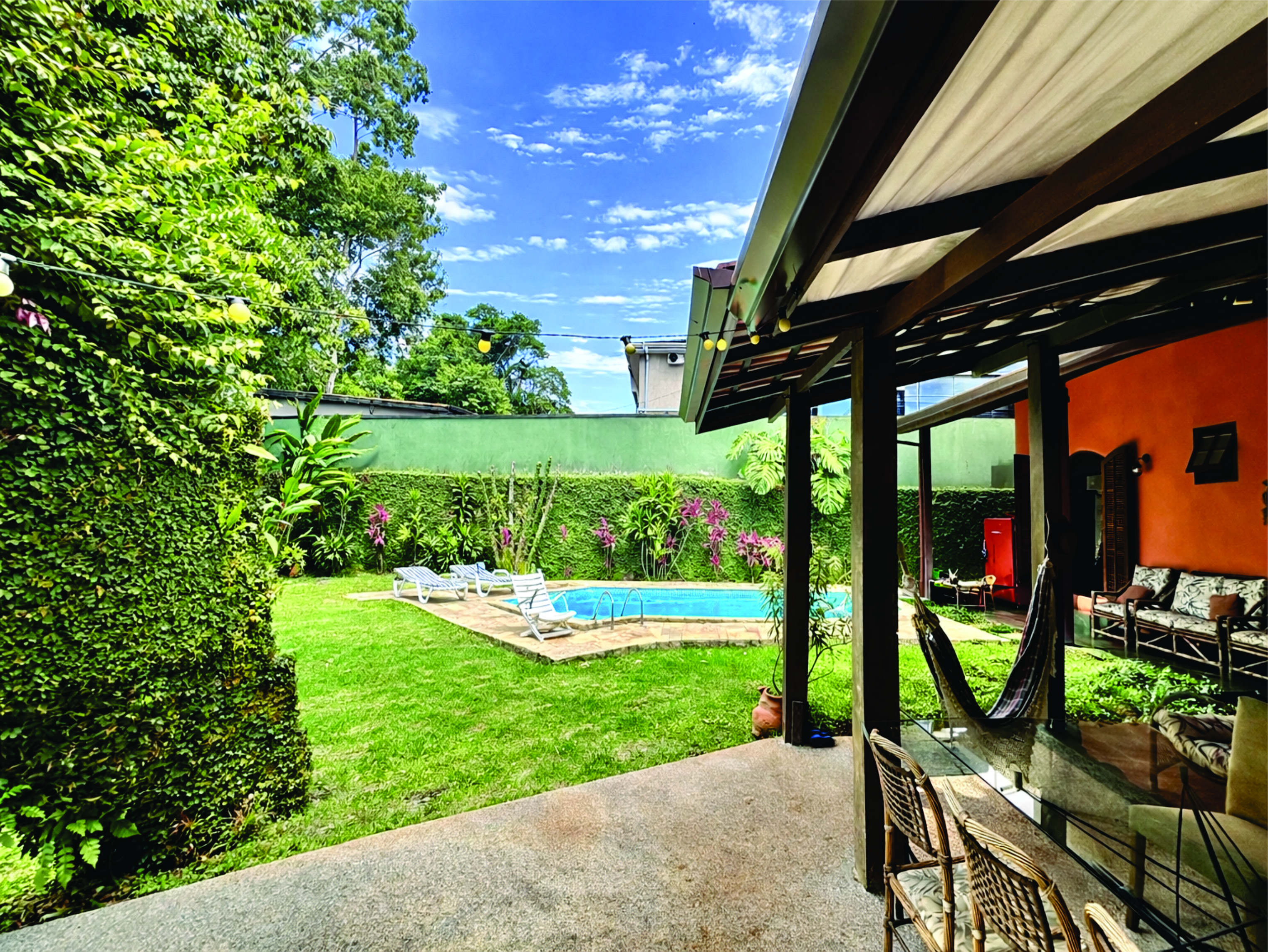 Casa 3 dormitórios / 1suíte. TÉRREA, privacidade, avarandada e piscina na Granja Viana, foto 18 de 47
