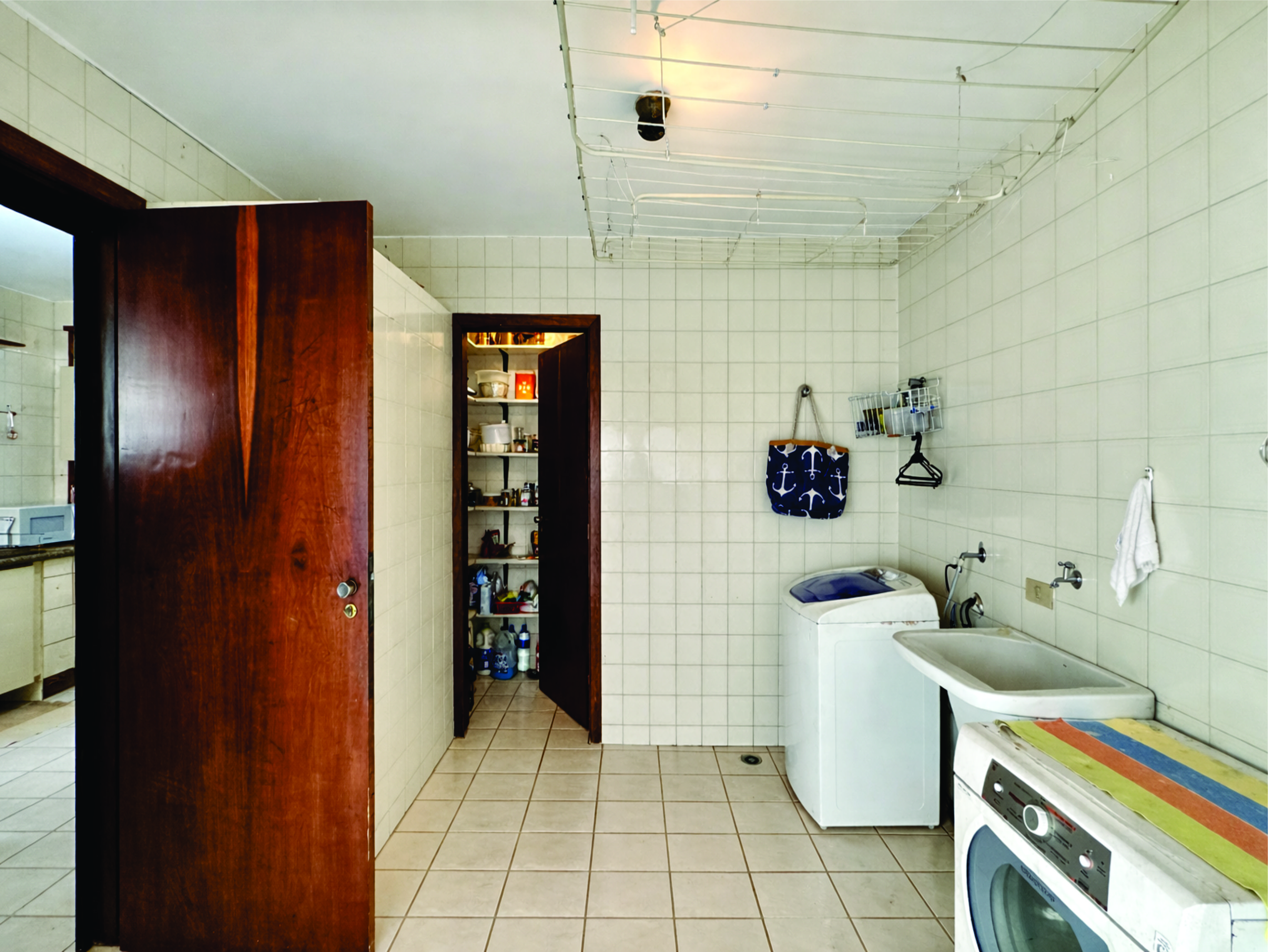 Casa 3 dormitórios / 1suíte. TÉRREA, privacidade, avarandada e piscina na Granja Viana, foto 21 de 47