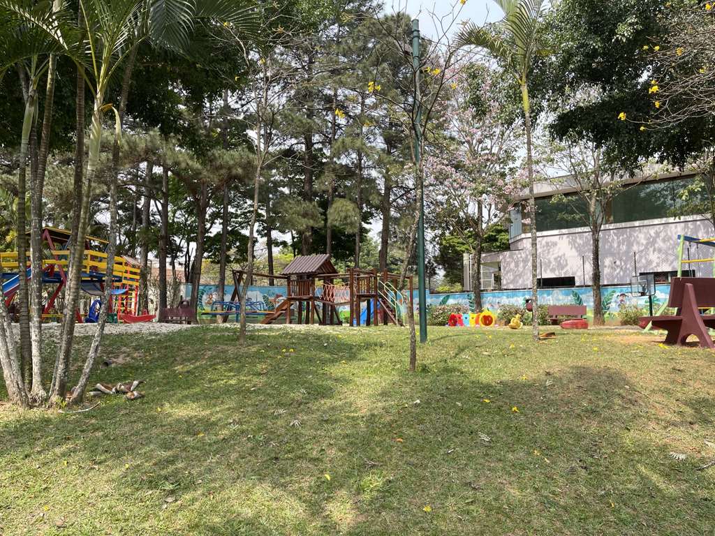 Casa 3 dormitórios / 1suíte. TÉRREA, privacidade, avarandada e piscina na Granja Viana, foto 25 de 47