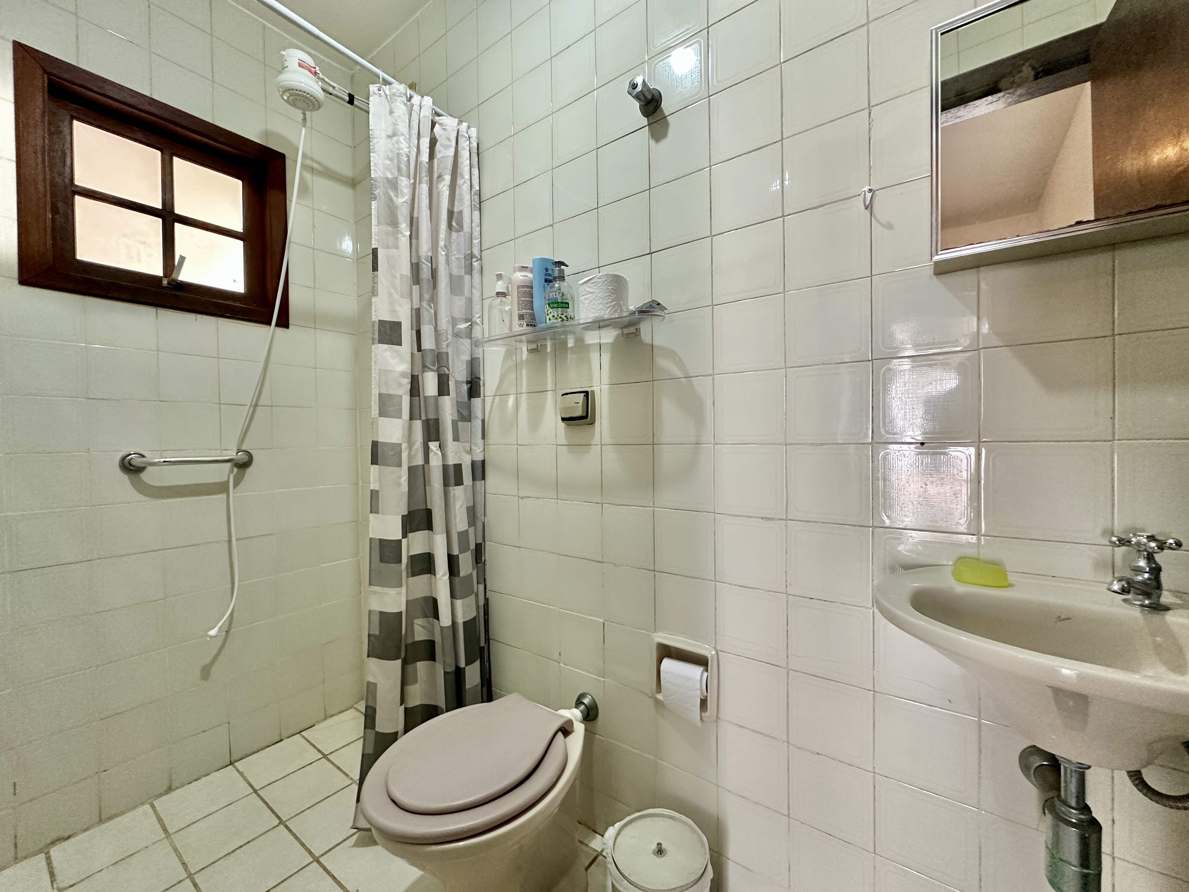 Casa 3 dormitórios / 1suíte. TÉRREA, privacidade, avarandada e piscina na Granja Viana, foto 33 de 47