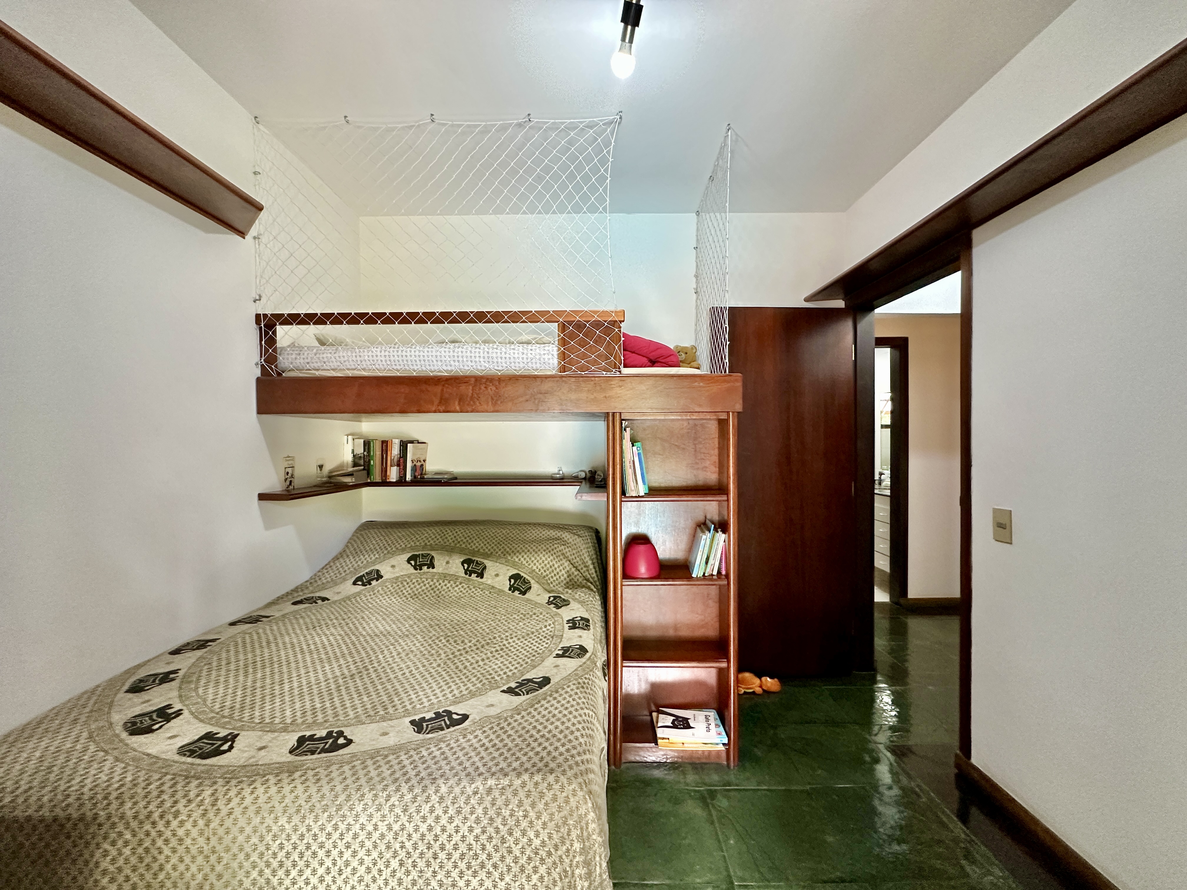 Casa 3 dormitórios / 1suíte. TÉRREA, privacidade, avarandada e piscina na Granja Viana, foto 39 de 47