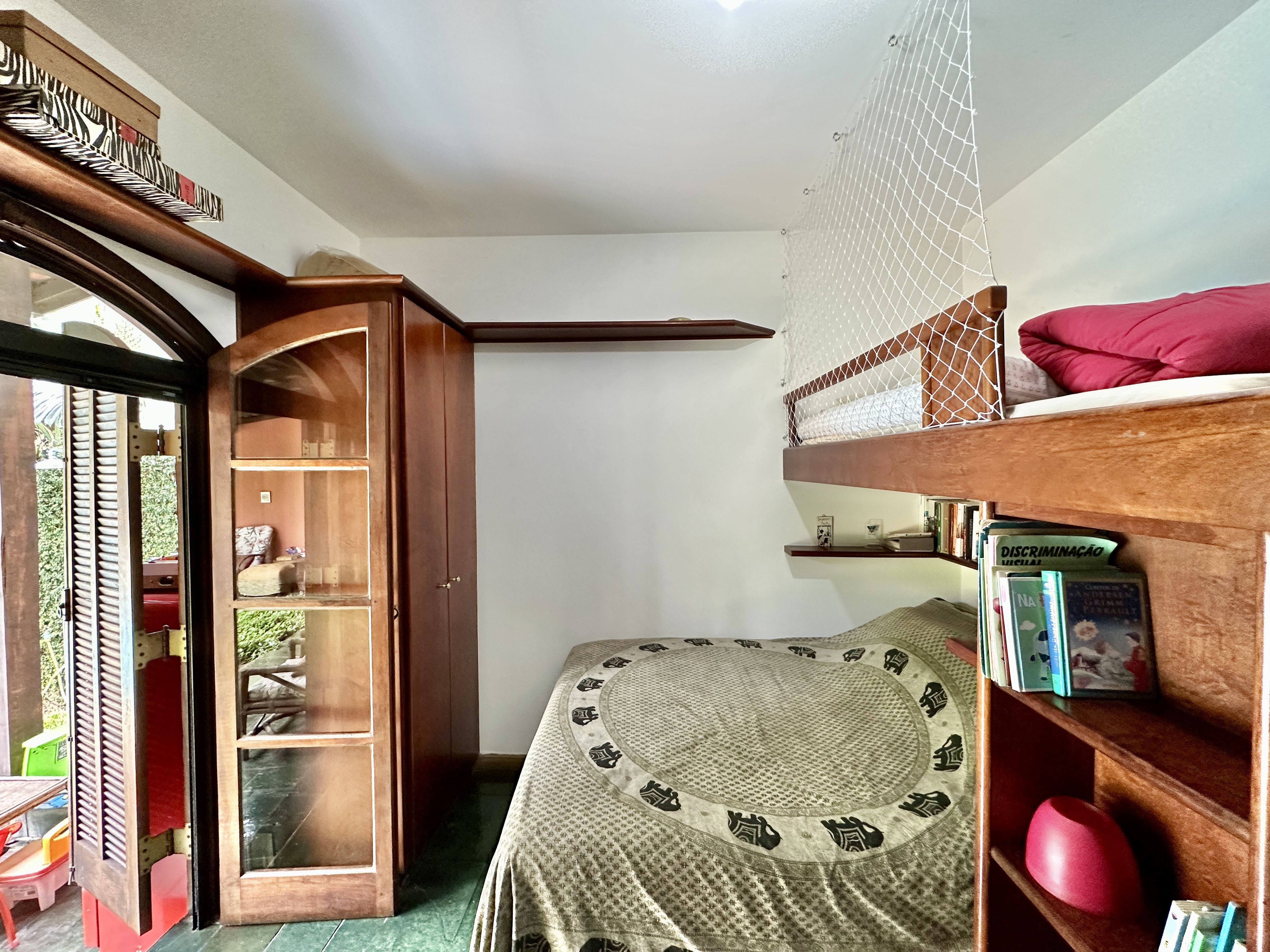 Casa 3 dormitórios / 1suíte. TÉRREA, privacidade, avarandada e piscina na Granja Viana, foto 40 de 47
