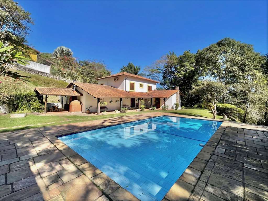 Casa com 3dormitórios/1suíte + hóspedes +caseiro / por 1.570.000,00, foto 1 de 49