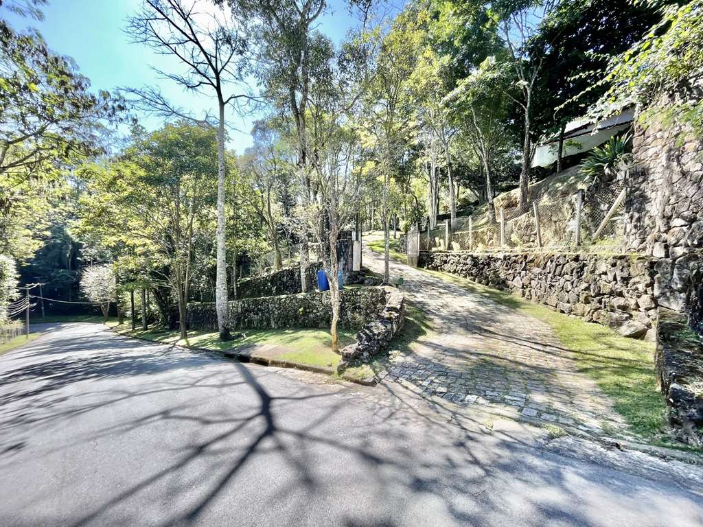 Casa com 3dormitórios/1suíte + hóspedes +caseiro / por 1.570.000,00, foto 3 de 49