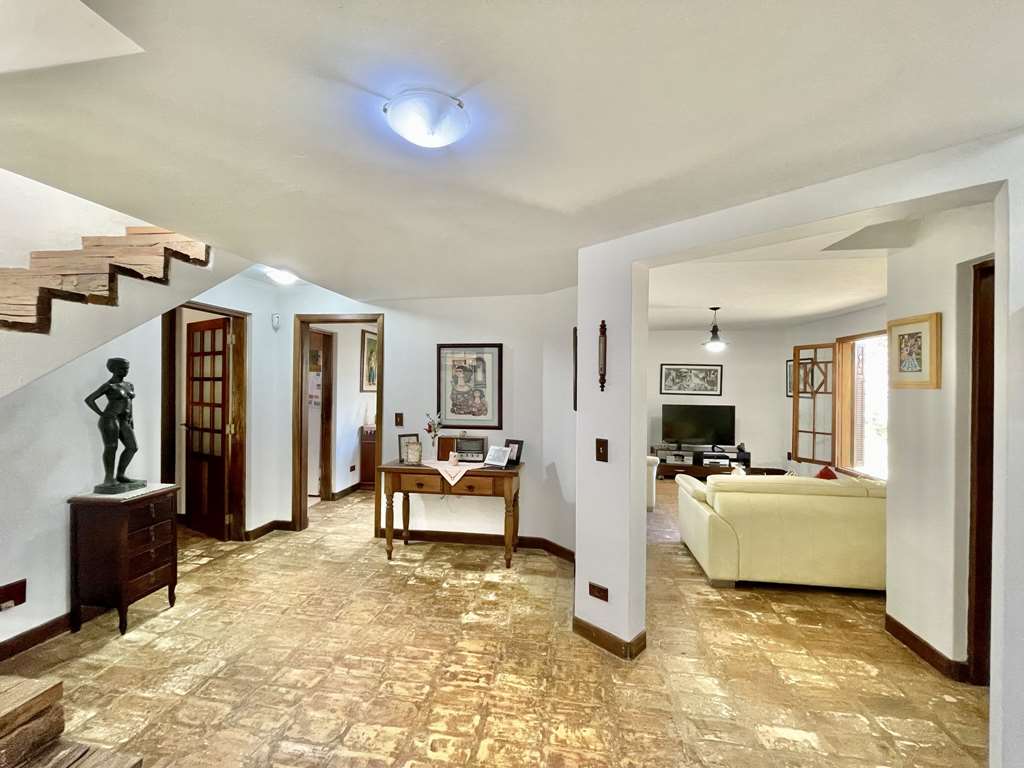 Casa com 3dormitórios/1suíte + hóspedes +caseiro / por 1.570.000,00, foto 16 de 49