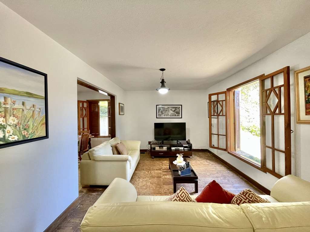 Casa com 3dormitórios/1suíte + hóspedes +caseiro / por 1.570.000,00, foto 18 de 49