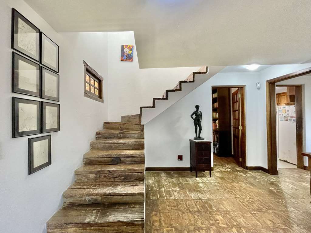 Casa com 3dormitórios/1suíte + hóspedes +caseiro / por 1.570.000,00, foto 27 de 49