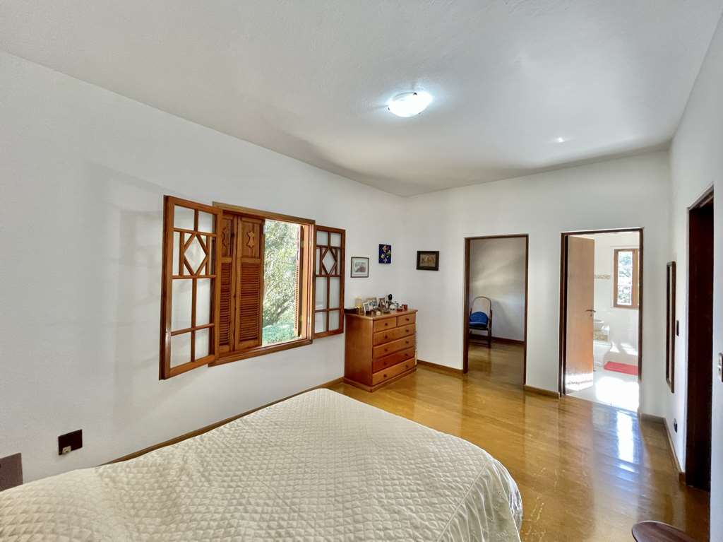 Casa com 3dormitórios/1suíte + hóspedes +caseiro / por 1.570.000,00, foto 28 de 49
