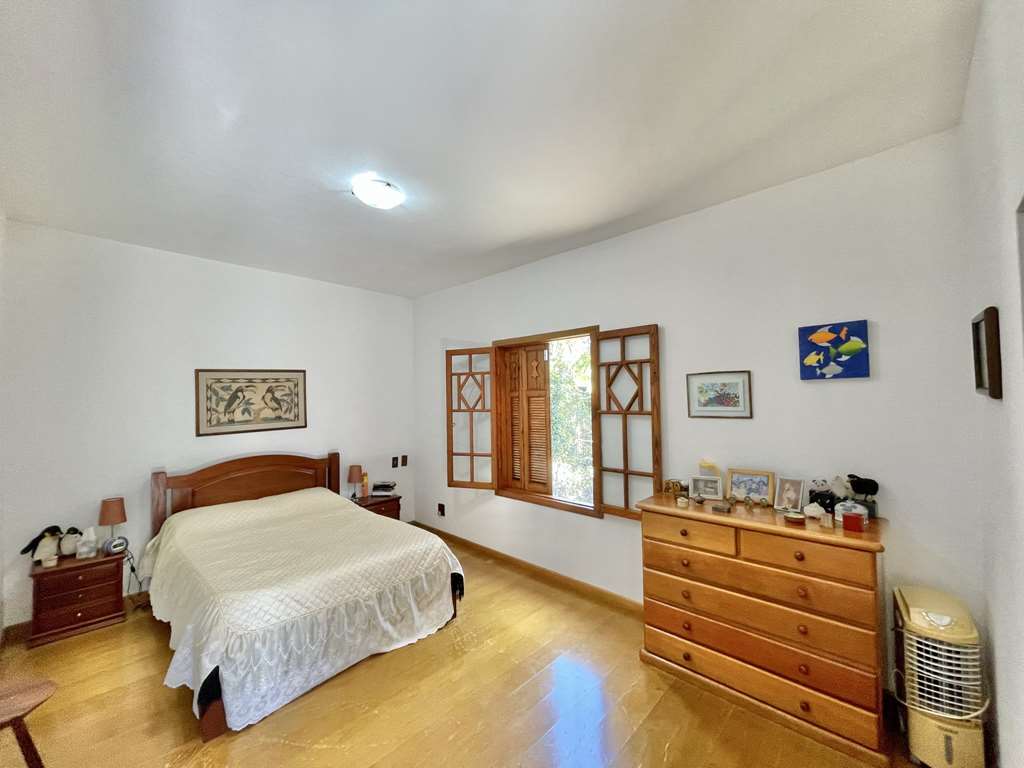 Casa com 3dormitórios/1suíte + hóspedes +caseiro / por 1.570.000,00, foto 29 de 49