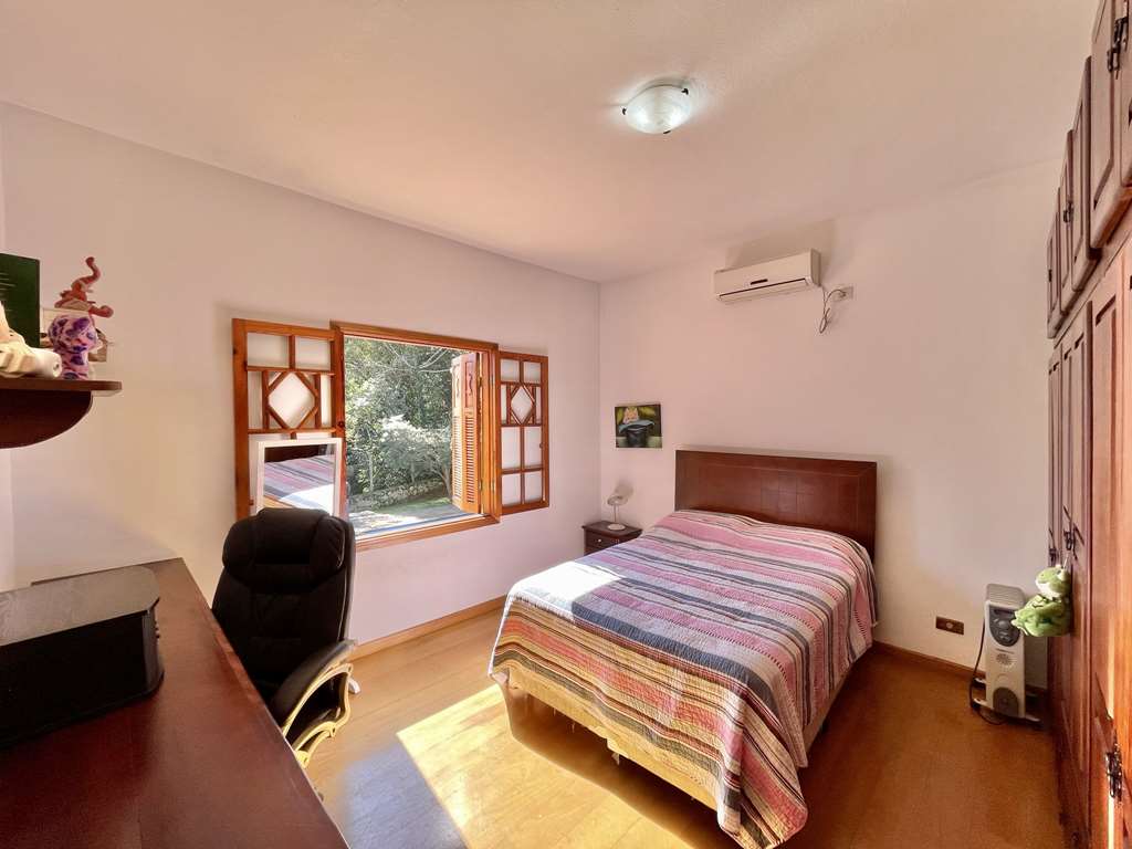 Casa com 3dormitórios/1suíte + hóspedes +caseiro / por 1.570.000,00, foto 33 de 49