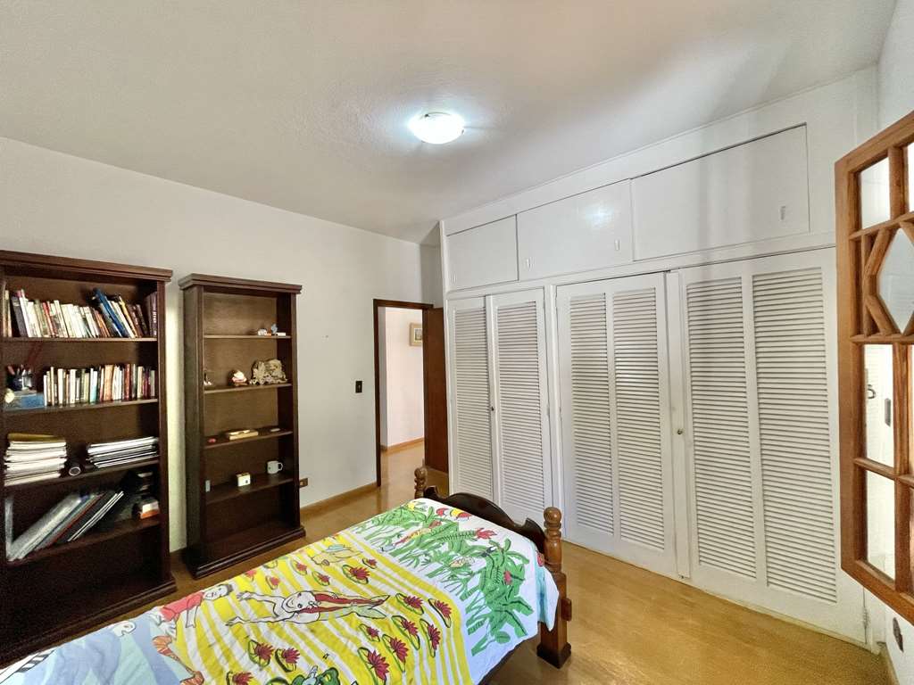 Casa com 3dormitórios/1suíte + hóspedes +caseiro / por 1.570.000,00, foto 35 de 49