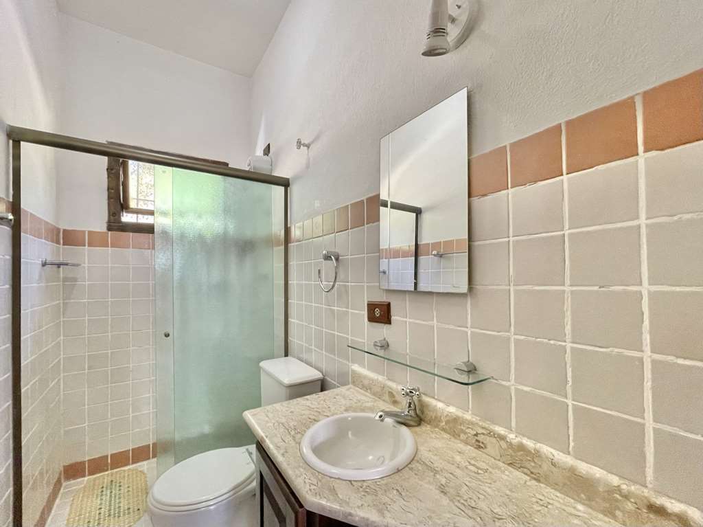 Casa com 3dormitórios/1suíte + hóspedes +caseiro / por 1.570.000,00, foto 37 de 49