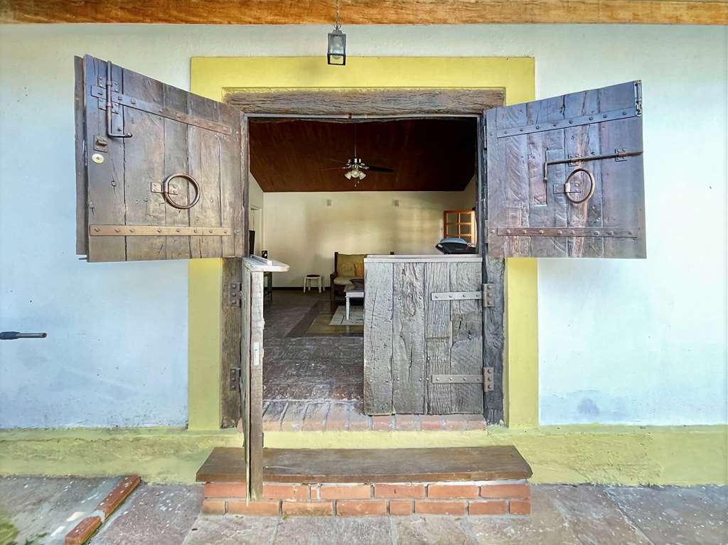 Casa com 3dormitórios/1suíte + hóspedes +caseiro / por 1.570.000,00, foto 38 de 49
