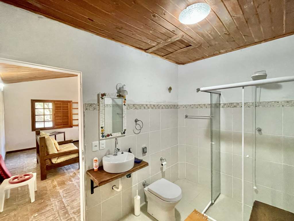 Casa com 3dormitórios/1suíte + hóspedes +caseiro / por 1.570.000,00, foto 39 de 49