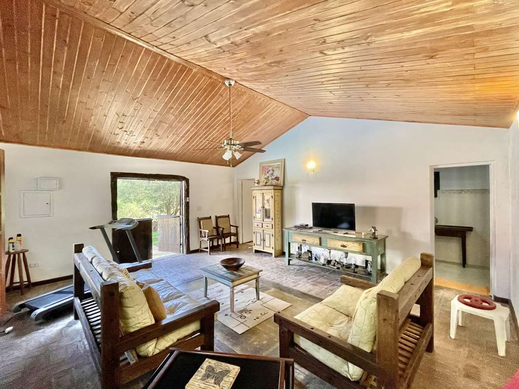 Casa com 3dormitórios/1suíte + hóspedes +caseiro / por 1.570.000,00, foto 40 de 49