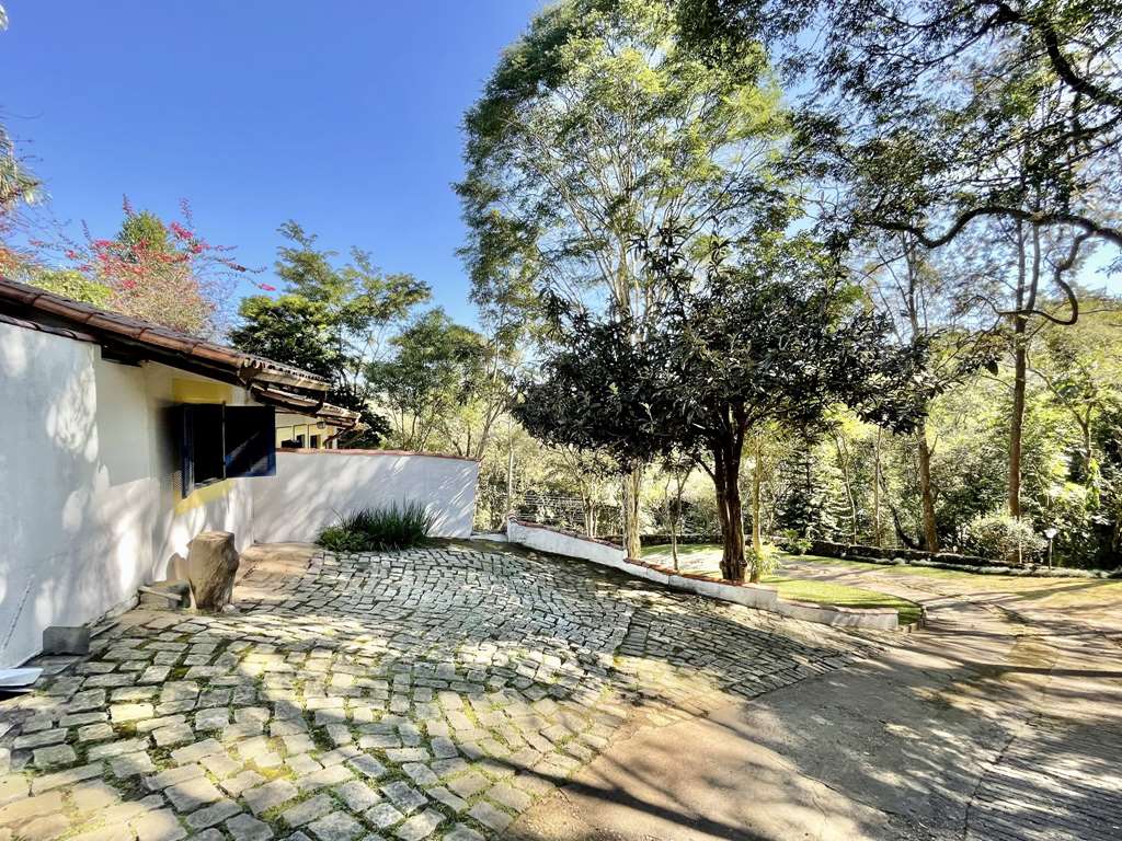Casa com 3dormitórios/1suíte + hóspedes +caseiro / por 1.570.000,00, foto 42 de 49