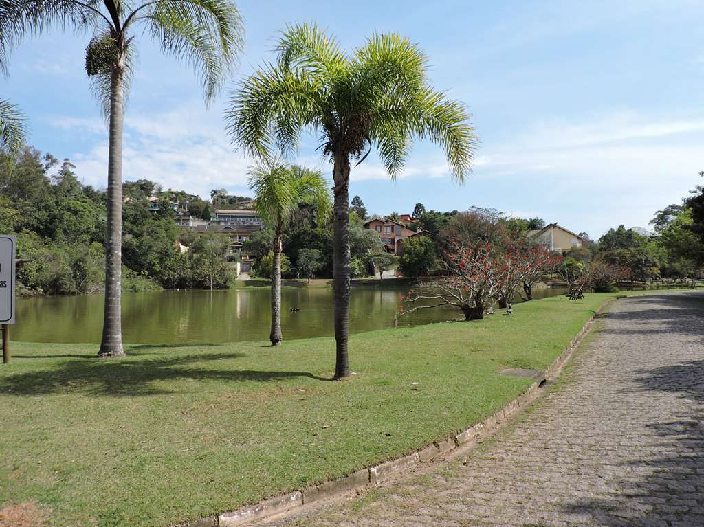 Casa com 5 dormitórios / 2suítes - Rústica e gourmet na Granja Viana, foto 7 de 65
