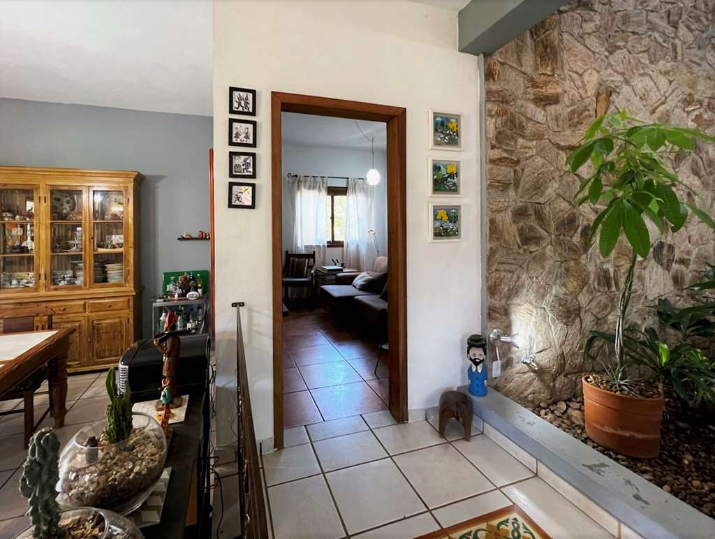 Casa com 5 dormitórios / 2suítes - Rústica e gourmet na Granja Viana, foto 23 de 65