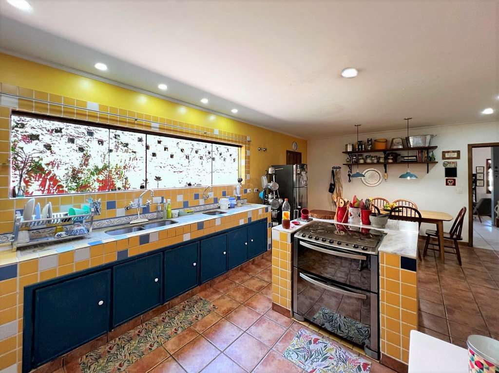 Casa com 5 dormitórios / 2suítes - Rústica e gourmet na Granja Viana, foto 27 de 65
