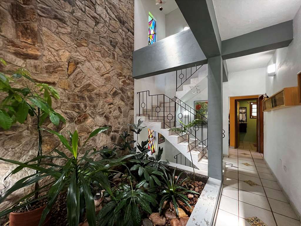 Casa com 5 dormitórios / 2suítes - Rústica e gourmet na Granja Viana, foto 29 de 65