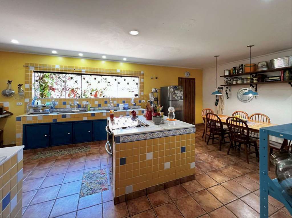 Casa com 5 dormitórios / 2suítes - Rústica e gourmet na Granja Viana, foto 30 de 65