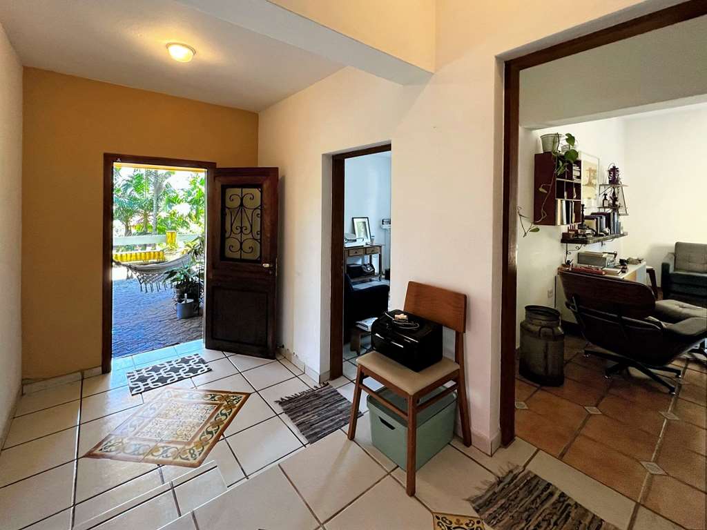 Casa com 5 dormitórios / 2suítes - Rústica e gourmet na Granja Viana, foto 48 de 65