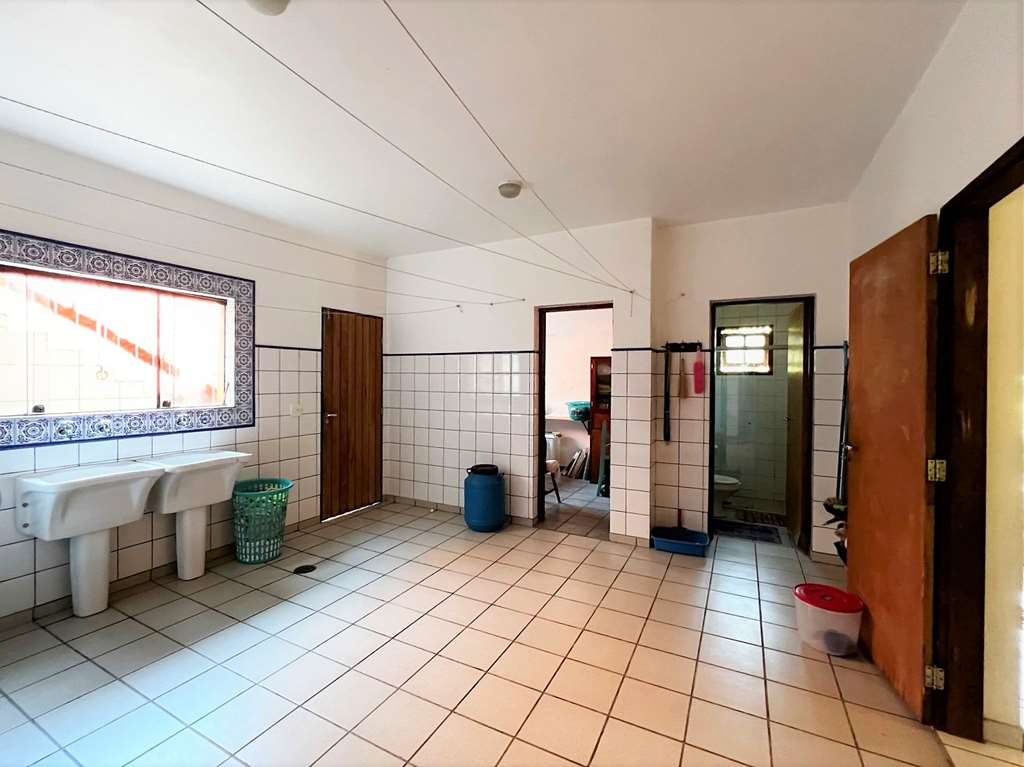 Casa com 5 dormitórios / 2suítes - Rústica e gourmet na Granja Viana, foto 63 de 65