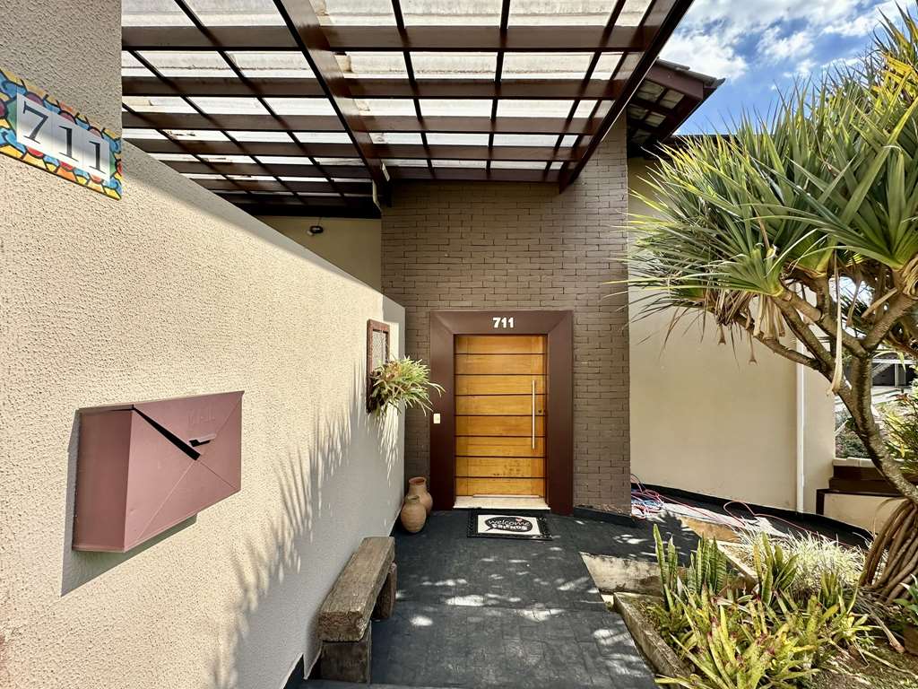 Casa com 3 suítes, amplo salão inferior e varanda gourmet c/ jacuzzi, foto 5 de 64