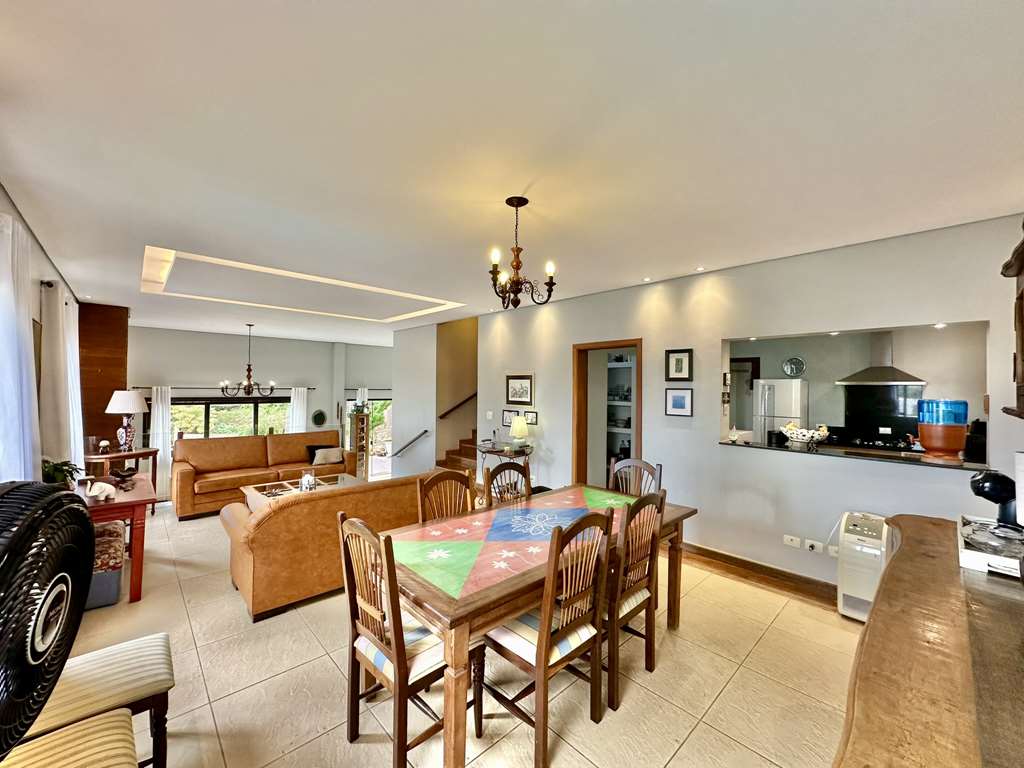 Casa com 3 suítes, amplo salão inferior e varanda gourmet c/ jacuzzi, foto 12 de 64