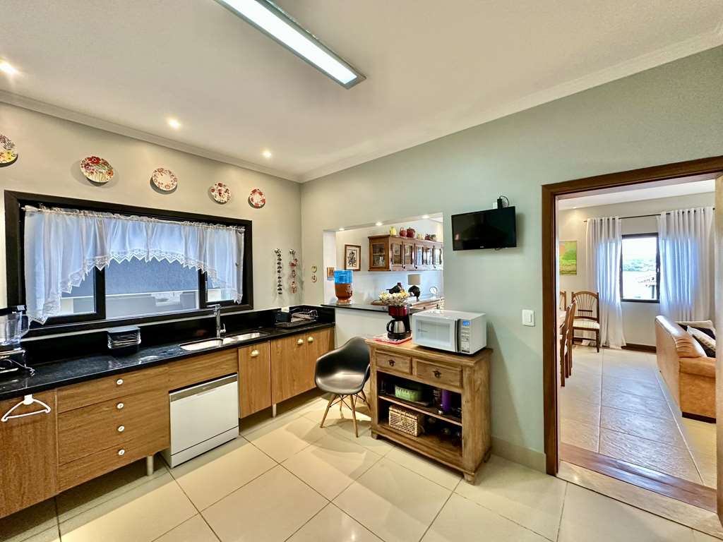 Casa com 3 suítes, amplo salão inferior e varanda gourmet c/ jacuzzi, foto 15 de 64