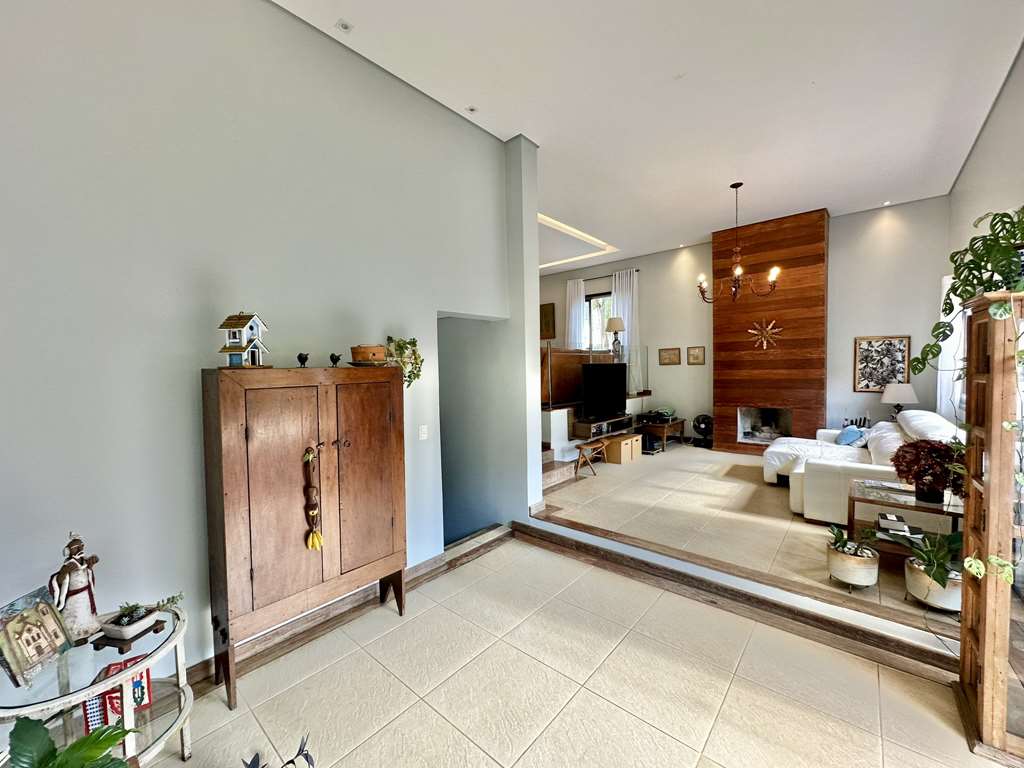 Casa com 3 suítes, amplo salão inferior e varanda gourmet c/ jacuzzi, foto 16 de 64