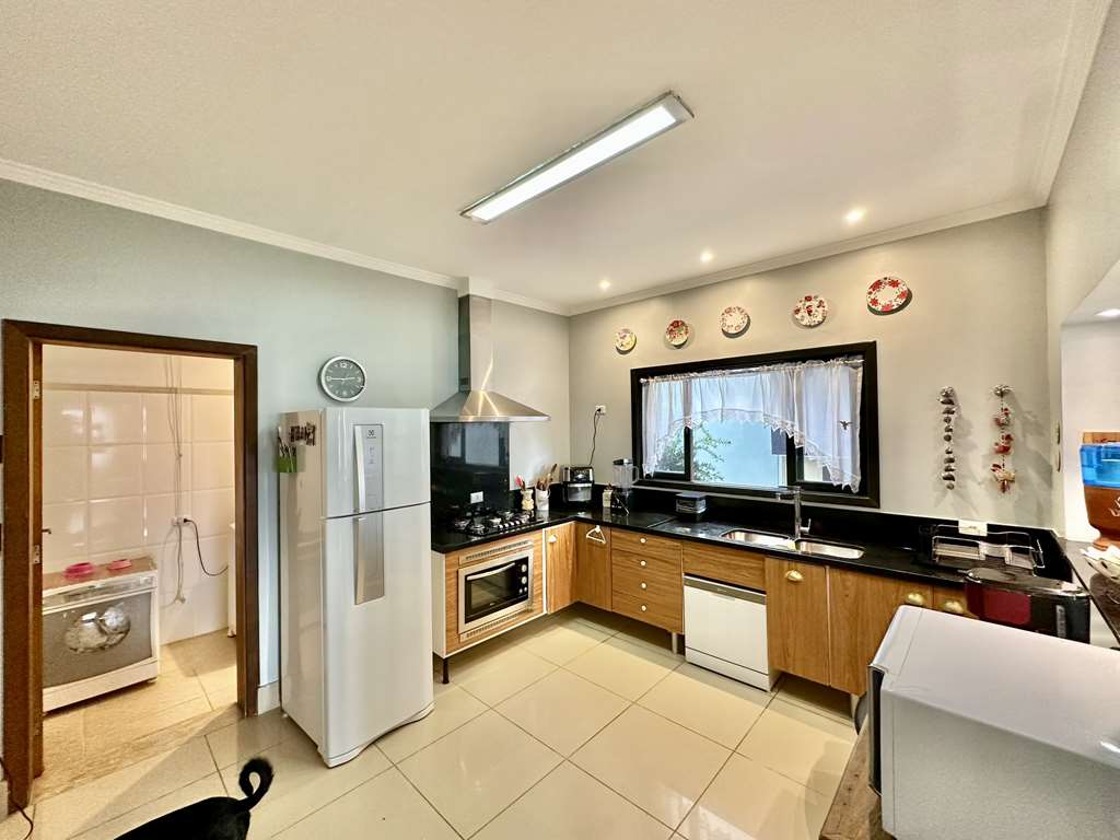Casa com 3 suítes, amplo salão inferior e varanda gourmet c/ jacuzzi, foto 20 de 64