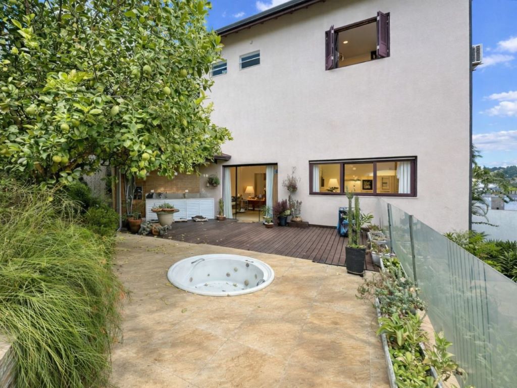 Casa com 3 suítes, amplo salão inferior e varanda gourmet c/ jacuzzi, foto 25 de 64
