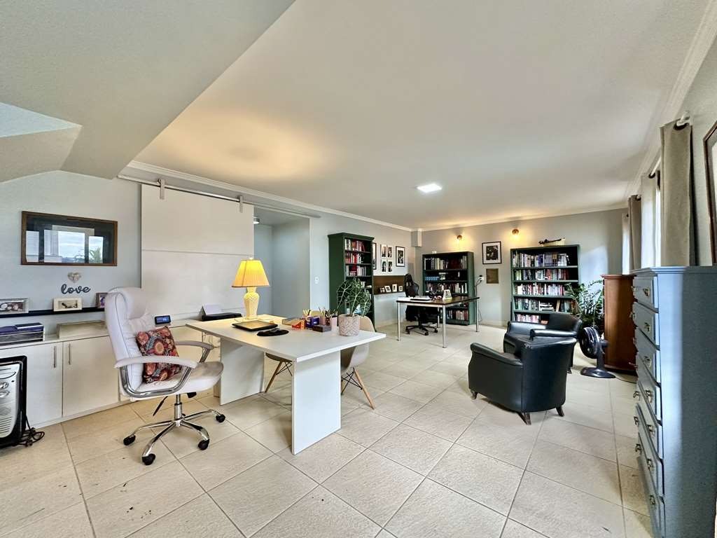 Casa com 3 suítes, amplo salão inferior e varanda gourmet c/ jacuzzi, foto 35 de 64