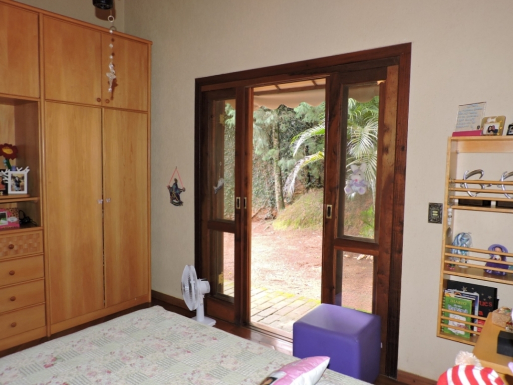Casa com 5 dormitórios / sendo 3 suítes na Granja Viana por 1.690.000,00, foto 4 de 28