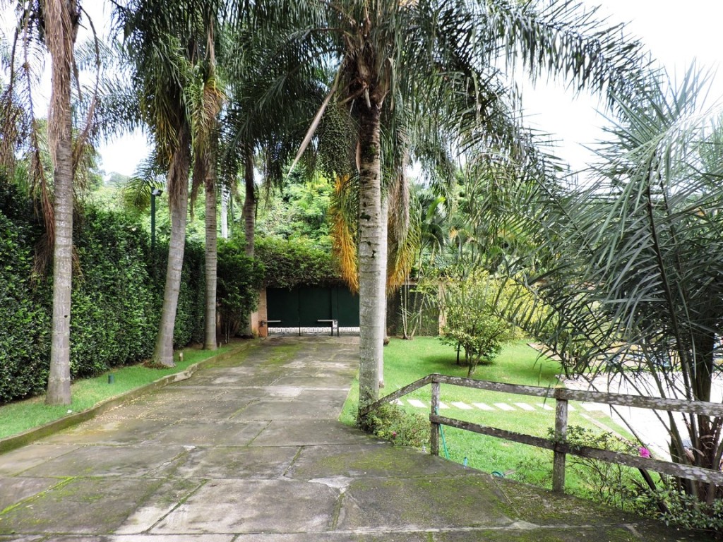 Casa com 5 dormitórios / sendo 3 suítes na Granja Viana por 1.690.000,00, foto 15 de 28