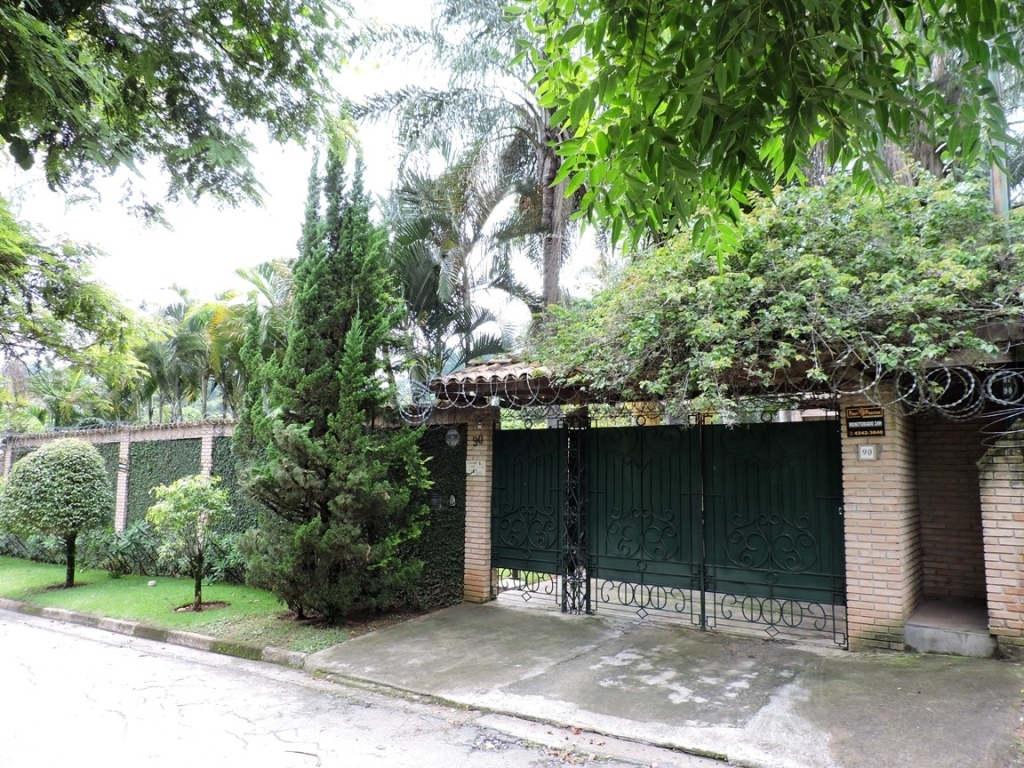 Casa com 5 dormitórios / sendo 3 suítes na Granja Viana por 1.690.000,00, foto 2 de 28