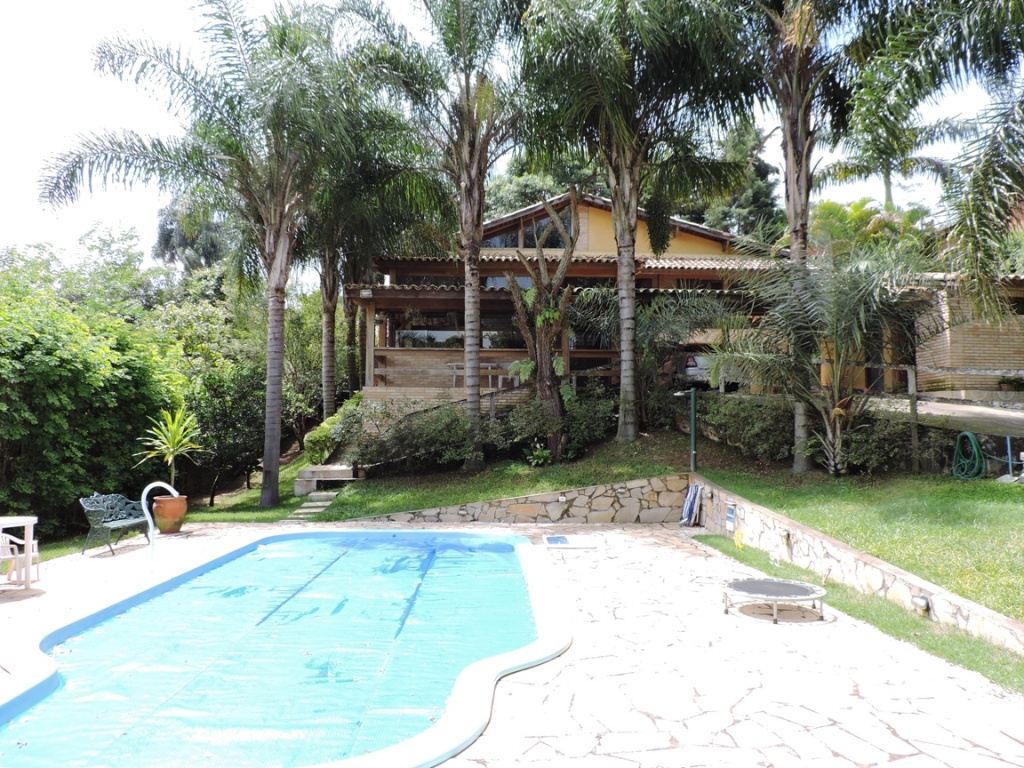 Casa com 5 dormitórios / sendo 3 suítes na Granja Viana por 1.690.000,00, foto 1 de 28