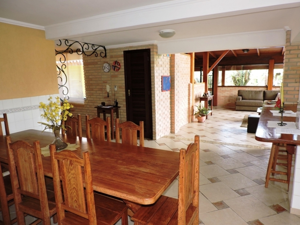 Casa com 5 dormitórios / sendo 3 suítes na Granja Viana por 1.690.000,00, foto 8 de 28